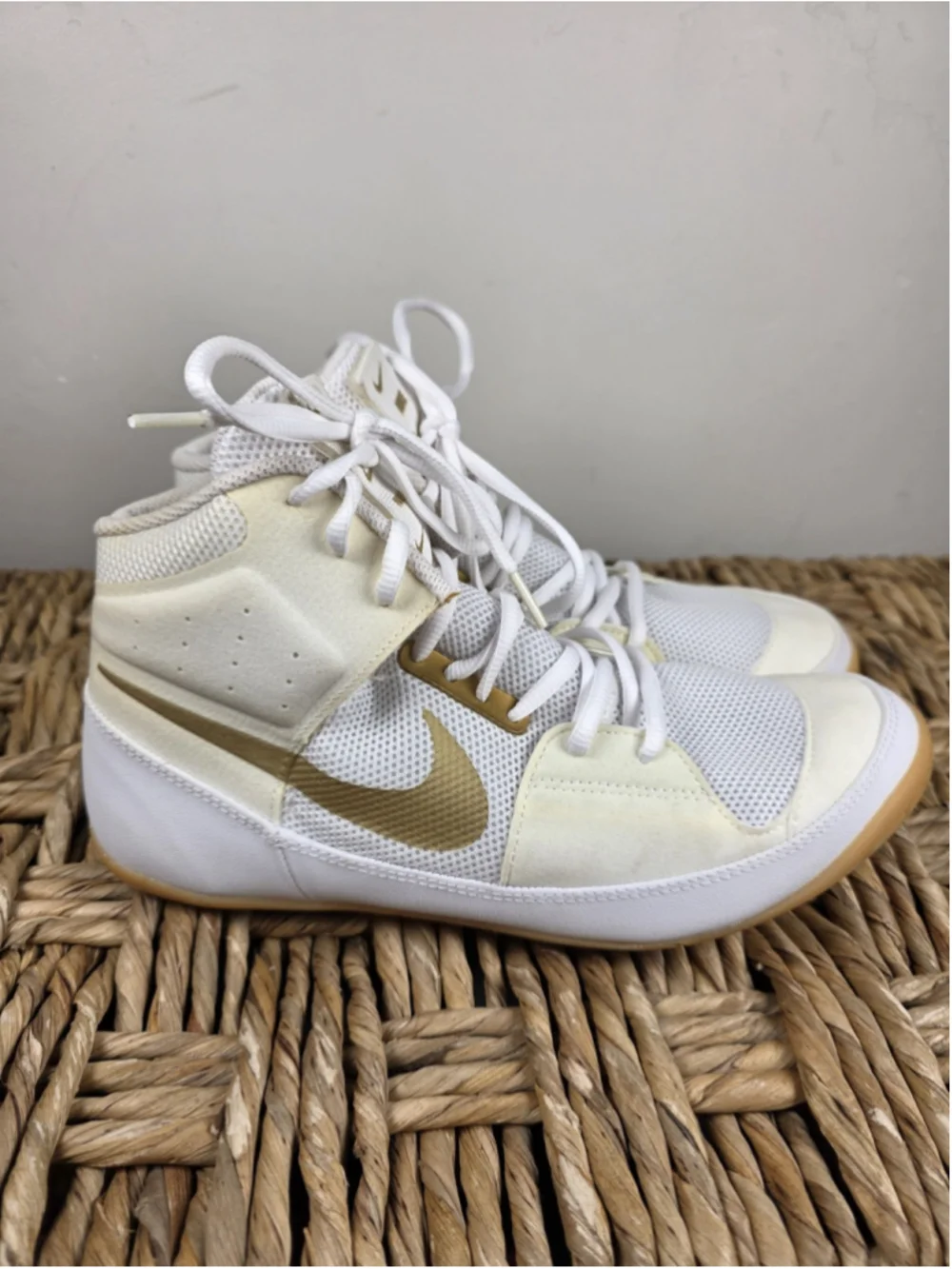 Nike Fury Wrestling Shoes Mens 12 White Metallic Gold Gum AO2416-170